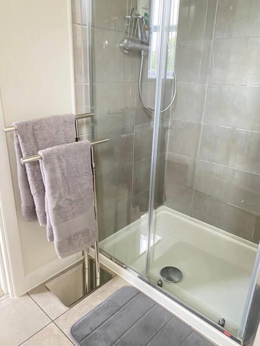 4-Room Detached Furnished Home With Parking Leicester Exteriör bild